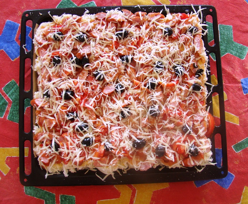 "Pizza" din felii de paine