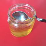 O super idee banala: Lingurita indoita pentru miere