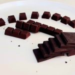 Ciocolata neagră în căutarea aventurii: O poveste gustoasă și amuzantă despre prietenie în lumea Deliciaville
