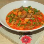 Tocăniță aromatică de pipote și inimi de pui cu țelină: Deliciul toamnei
