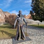 Povestea Cavalerului de Foc: Oglinda de metal a pandemiei